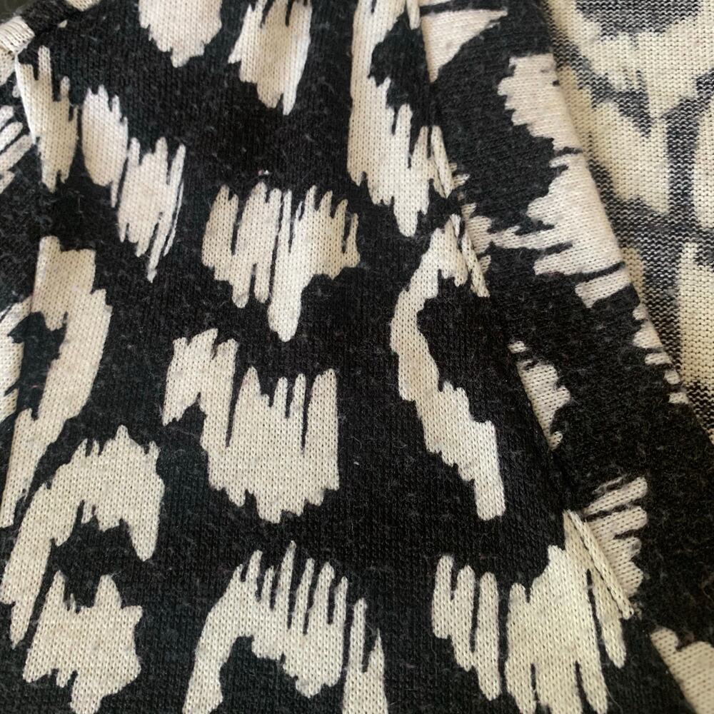 Ruby Rd. Black and White Pattern Handkerchief Style Top Size XL - Picture 6 of 6